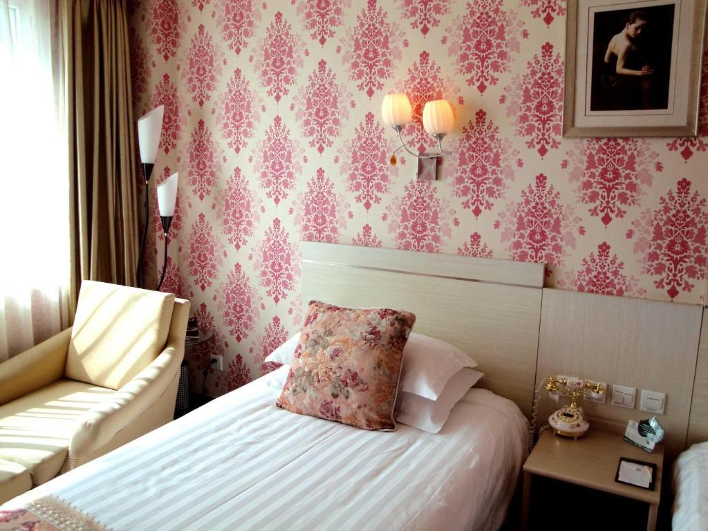 Overseas Chinese International Hotel Qingdao Room photo