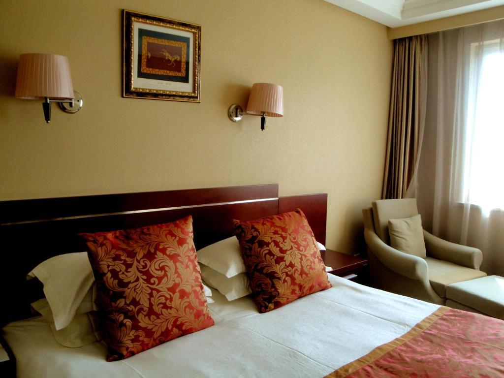 Overseas Chinese International Hotel Qingdao Room photo