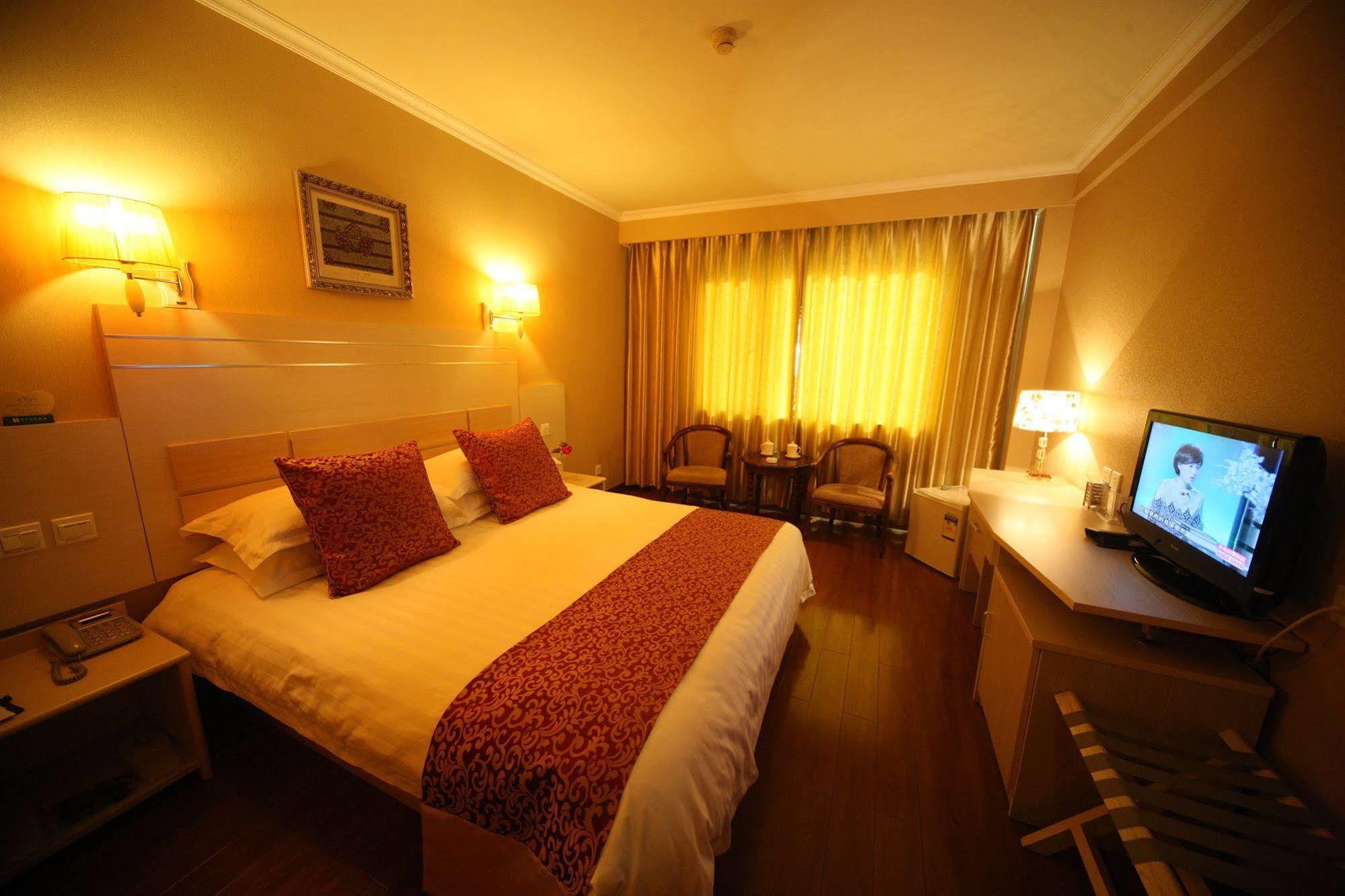 Overseas Chinese International Hotel Qingdao Exterior photo