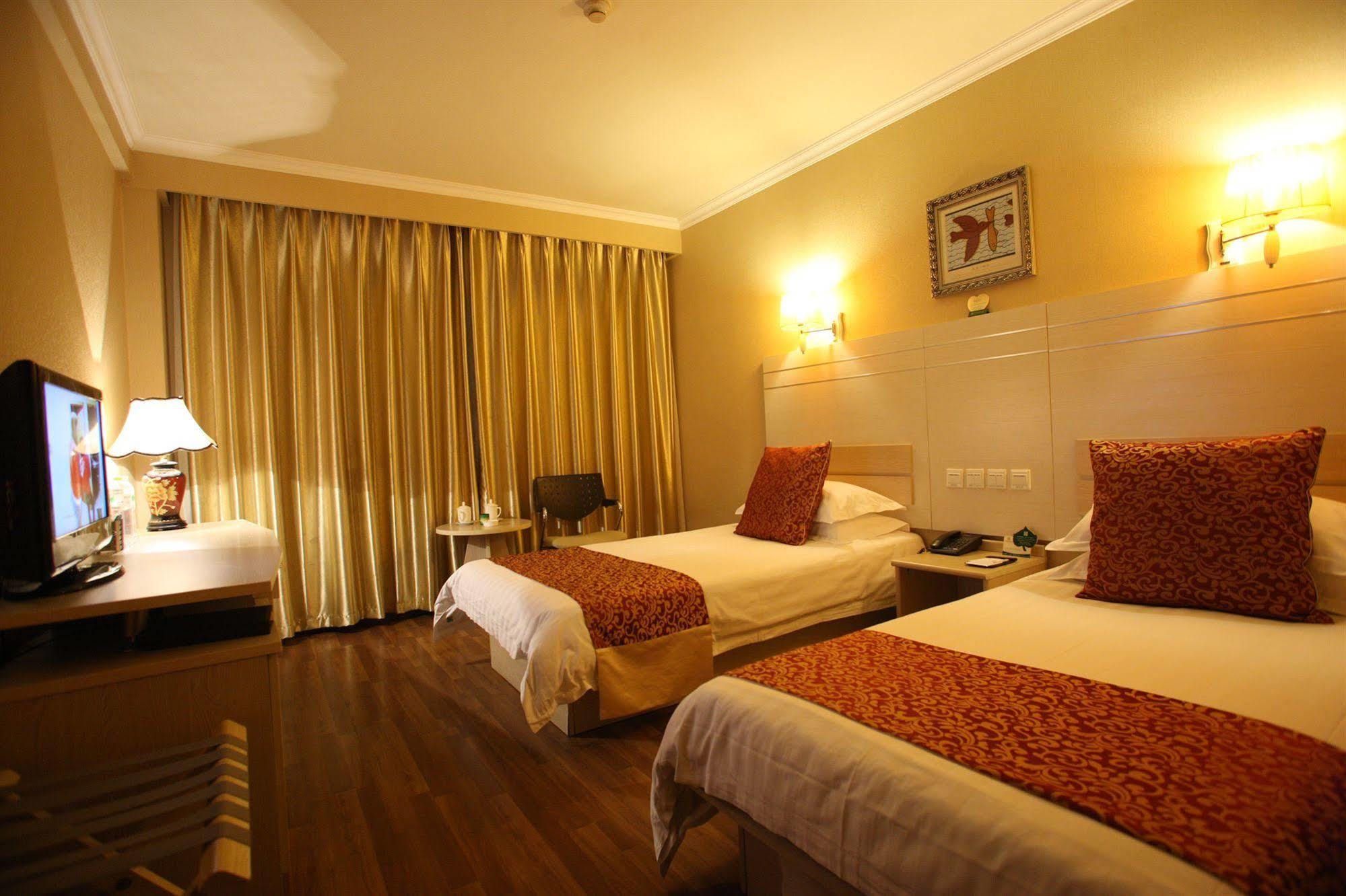 Overseas Chinese International Hotel Qingdao Exterior photo